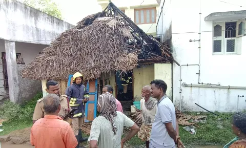 குடிசை வீட்டில் தீ விபத்து