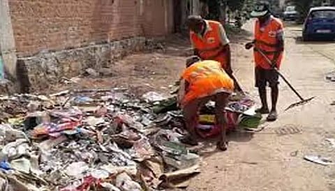 ராசிபுரம் நகராட்சி பகுதியில் 20 டன் தீபாவளி குப்பைகள் அகற்றம்