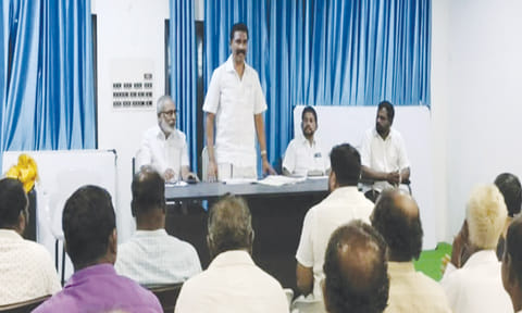 பூத் முகவர்கள் வீடு வீடாக சென்று வாக்காளர்களை சந்திக்க வேண்டும் : கிள்ளியூர் தெற்கு ஒன்றிய தி.மு.க. கூட்டத்தில் தீர்மானம்