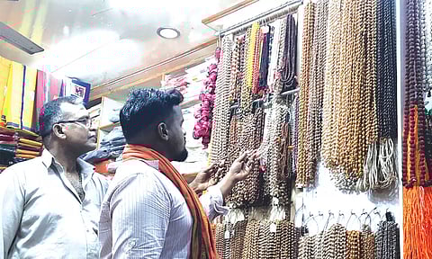 கார்த்திகை மாதம் பிறப்பையொட்டி ஐயப்ப பக்தர்கள் 17-ந்தேதி மாலை அணிந்து விரதம்