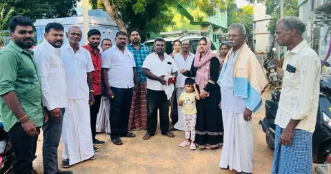 உடன்குடியில் 5 ஆண்டுகளுக்கு பின் குடிநீர் வசதி - பட்டாசு வெடித்து இனிப்பு வழங்கிய மக்கள்