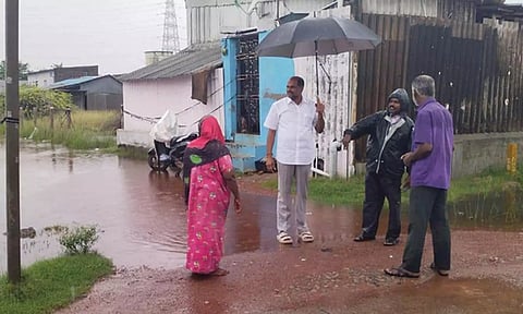 7.6 செ.மீட்டர் மழை கொட்டியது: மீஞ்சூர்-பொன்னேரி பகுதியில் 500 வீடுகளை மழைநீர் சூழ்ந்தது