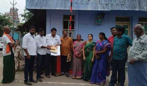 சிவகிரியில் தி.மு.க. பாக முகவர்களுக்கான பதிவேடு வழங்கல்