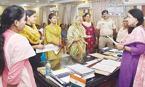 குடும்பச்சண்டை- மொழி தெரியாமல் சுற்றிய 'ஒடிசா' மூதாட்டி மீட்பு