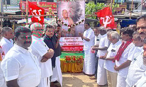 விளாத்திகுளத்தில் சங்கரய்யா படத்திற்கு எம்.எல்.ஏ. மரியாதை