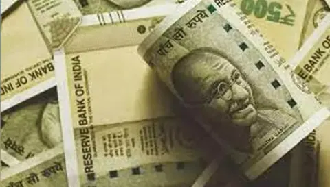 தாதகாப்பட்டி உழவர் சந்தையில் தவறவிட்ட பணம் உரியவரிடம் ஒப்படைப்பு