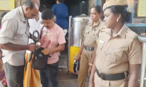 சபரிமலை சீசன் எதிரொலி கன்னியாகுமரி பகவதி அம்மன் கோவிலில் போலீசார் மெட்டல் டிடெக்டர் சோதனை