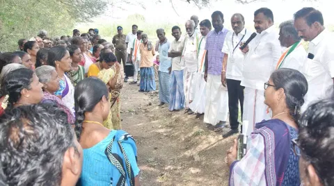 விவசாயிகளிடம் குறைகளை கேட்ட மாணிக்கம் தாகூர் எம்.பி.