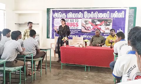 முகாமில் டி.எஸ்.பி. பெனாசிர் பாத்திமா பேசினார்.