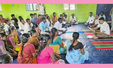 பொதுமக்களிடம் கலெக்டர் விஷ்ணுசந்திரன் கலந்துரையாடினார்.
