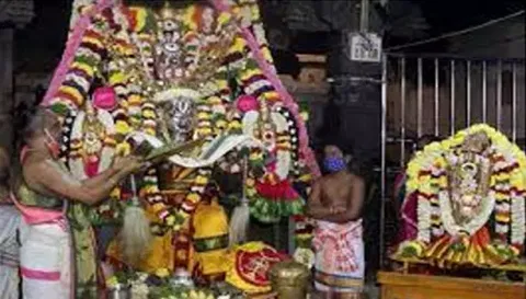உலக கோப்பையை இந்தியா வெல்ல வேண்டி சேலம் கோட்டை பெருமாள் கோவிலில் சிறப்பு வழிபாடு
