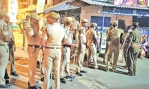 தாழ்த்தப்பட்டோருக்கு அனுமதி மறுப்பு: குளித்தலை கோவில் கும்பாபிஷேக விழாவில் இரு தரப்பினர் மோதல்