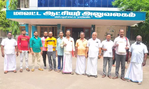 பழங்குடியினர் பட்டியலில் மீனவர்களை சேர்க்க வேண்டும் - கலெக்டர் அலுவலகத்தில் மனு