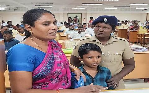 8 வயது மகனுடன் மண்எண்ணை ஊற்றி தற்கொலைக்கு முயன்ற தாய் பரமேஸ்வரி.