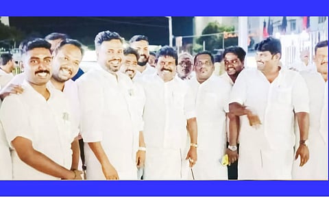 தி.மு.க. இருசக்கர வாகன பேரணி வரவேற்பு நிகழ்ச்சியில் பங்கேற்ற கட்சியினரை படத்தில் காணலாம்.&nbsp;