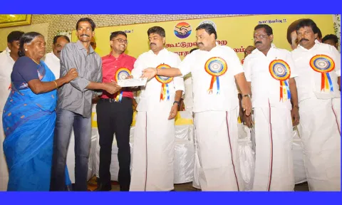 விழாவில் பயனாளிகளுக்கு நலத்திட்ட உதவிகளை அமைச்சர் ராஜகண்ணப்பன் வழங்கினார். அருகில் கலெக்டர் விஷ்ணு சந்திரன், எம்.எல்.ஏ.க்கள் காதர்பாட்சா முத்துராமலிங்கம், முருகேசன் உள்பட பலர் உள்ளனர்.