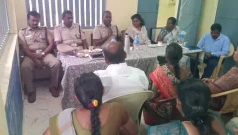 ஆனங்கூரில் மாவட்ட போலீஸ் சூப்பிரண்டு ராஜேஷ் கண்ணன் தலைமையில் விழிப்புணர்வு கூட்டம் நடைபெற்ற போது எடுத்த படம்.