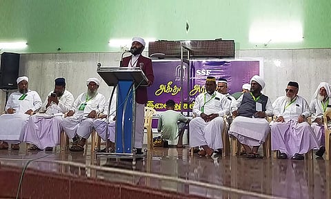 வெளிநாடுகளில் அதிக வேலை வாய்ப்பிற்காக தமிழகத்தில் அரபி பல்கலைக்கழகங்கள் கூடுதலாக அமைக்கப்பட வேண்டும் - காயல்பட்டினத்தில் நடந்த இஸ்லாமிய மாநாட்டில் கோரிக்கை