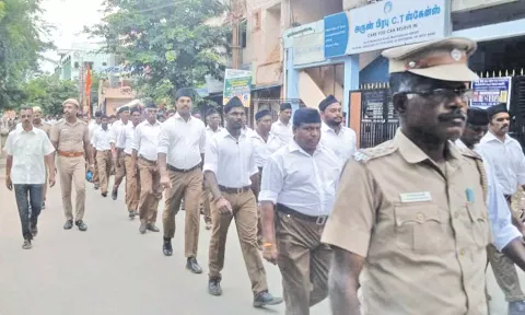 ஆர்.எஸ்.எஸ். ஊர்வலம் நடந்தது.