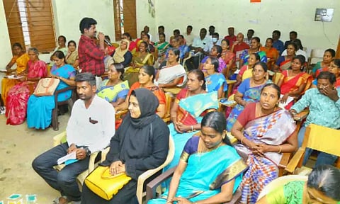 மேம்பாட்டு பயிற்சியில் பங்கேற்றவர்களை படத்தில் காணலாம்.