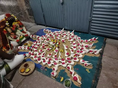 திருவாசி மாற்றுரைவரதீஸ்வரர் கோவிலில் - முதல் சோமவாரத்தையொட்டி 108 சங்காபிஷேகம்
