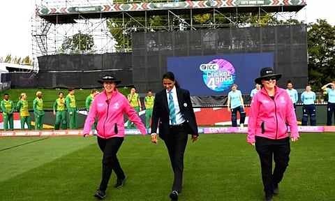 மூன்றாம் பாலினத்தவர்களுக்கு தடை விதித்த ஐ.சி.சி.