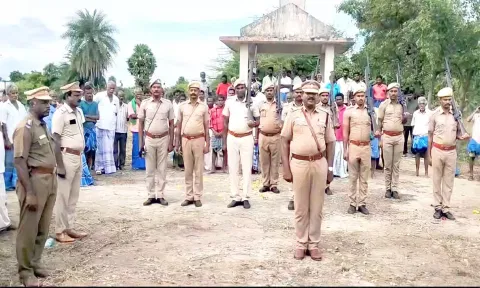 போலீஸ்காரர் உடலுக்கு 21 குண்டுகள் முழங்க அரசு மரியாதை