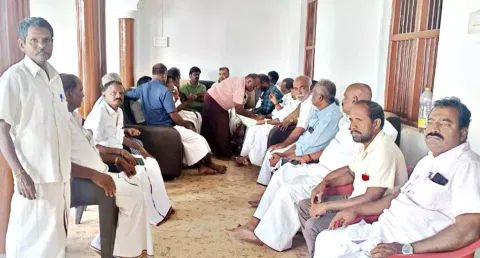 மண்டபத்தில் தி.மு.க. வார்டு செயலாளர்கள் ஆேலாசனை கூட்டம் நடைபெற்றபோது எடுத்தபடம்.