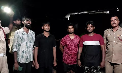 மீட்கப்பட்ட வாலிபர்களை படத்தில் காணலாம்.