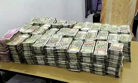 ரூ.1 கோடி ஹவாலா பணத்தை பிடித்து கொடுத்த ஆட்டோ டிரைவர்