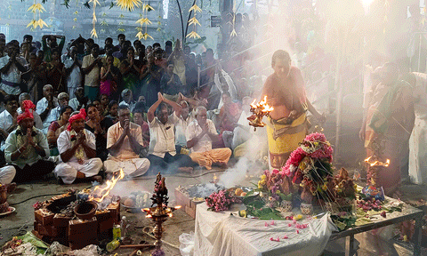 சென்னிமலை முருகன் கோவில் புதிய கொடிமரத்திற்கு மகா கும்பாபிேஷகம்