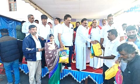 ஊட்டி நகர தி.மு.க சார்பில் ரூ.8 லட்சம் மதிப்பில் நலத்திட்ட உதவிகள்