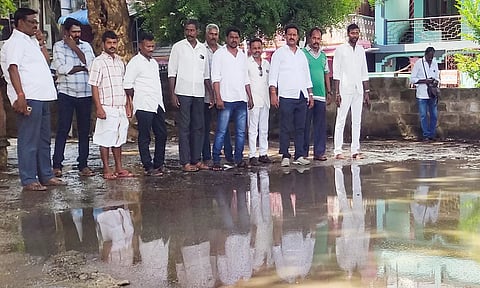 மாநகராட்சி கவுன்சிலர் பிரகாஷ் தலைமையில் திரண்ட பொதுமக்கள் தமிழ்நாடு நுகர்பொருள் வாணிபக் கழக குடோனை இடமாற்றம் செய்ய வலியுறுத்தினர்.