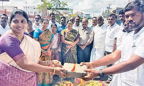 திருத்துறைப்பூண்டியில் பஸ் நிலையம் அமைக்க பூமிபூஜை நடந்தது.