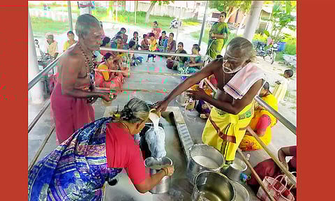 தொண்டியில்  பிரதோஷ சிறப்பு பூஜை