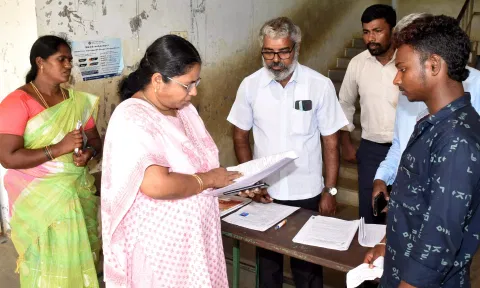 596 வாக்கு சாவடி மையங்களில் வாக்காளர் பட்டியல் திருத்த முகாம்