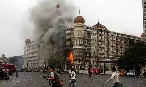 15-வது ஆண்டு தினம்: மும்பை தாக்குதலில் உயிரிழந்தவர்களுக்கு அஞ்சலி