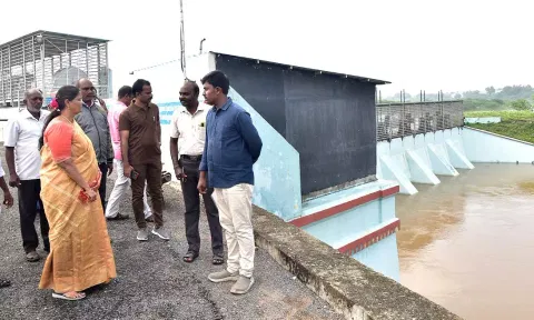 தொழுதூர் அணைக்கட்டிலிருந்து உபரிநீர் வெளியேற்றம்