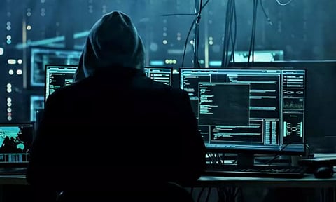 தனியார் நிறுவனத்தில் தகவல்களை ஹேக்கிங் செய்து திருடிய 5 தொழில்நுட்ப வல்லுநர்கள் கைது