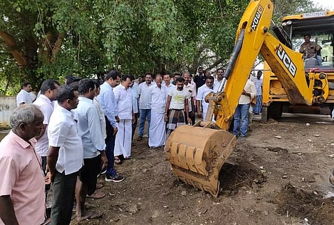 புஞ்சை தோட்டக்குறிச்சி பேரூராட்சியில் - ரூ.13.60 கோடி மதிப்பீட்டில் திட்ட பணிகள் தொடக்கம்