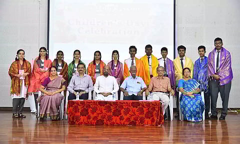 புனித பேட்ரிக் மேல்நிலைப் பள்ளியில் படித்த மருத்துவ மாணவர்களுக்கு பாராட்டு விழா நடந்த போது எடுத்த படம்.