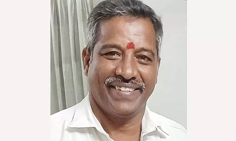 நடைபயிற்சி சென்ற அரசு வக்கீல் மின்சாரம் தாக்கி பலி