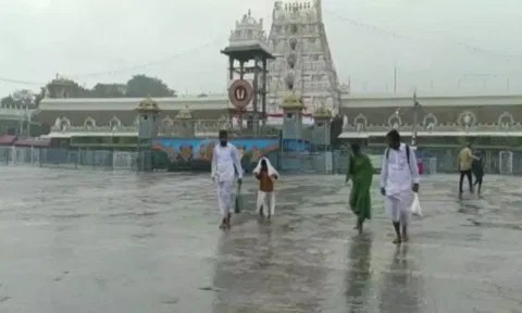 திருப்பதியில் தொடர் மழை: பக்தர்கள் அவதி