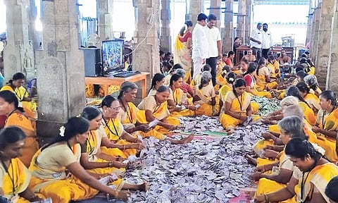 திருச்செந்தூர் சுப்பிரமணிய சுவாமி கோவிலில் உண்டியல் காணிக்கை ரூ.3.20 கோடி வசூல்