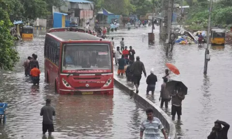 மிச்சாங் புயல் எதிரொலி: சென்னையில் குறைந்த பஸ்களே இயக்கம்