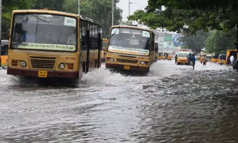 மழை ஓய்ந்து வடியத்தொடங்கியது வெள்ளம்: சென்னையில் மாநகர பேருந்துகள் இயக்கம்