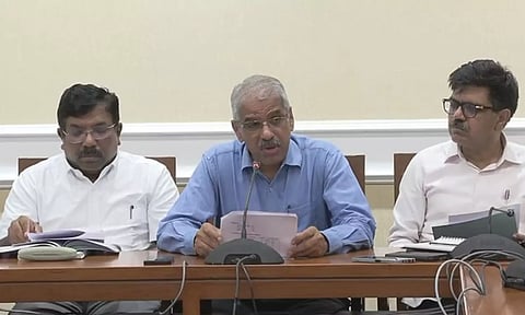 சென்னையில் 85 சதவீத இடங்களில் செல்போன் சேவை சீரானது- தலைமைச் செயலர் சிவதாஸ் மீனா