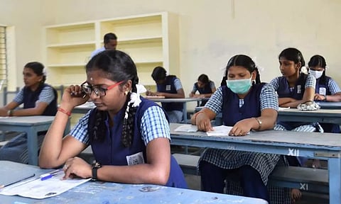 மிச்சாங் புயல் பாதிப்பு- தமிழகம் முழுவதும் அரையாண்டு தேர்வு ஒத்திவைப்பு