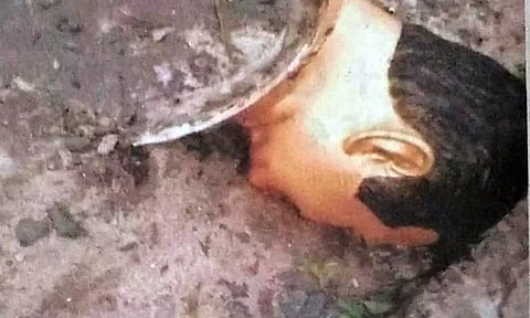 என்.டி.ராமராவ் சிலையின் தலை துண்டிப்பு- தெலுங்கு தேசம் கட்சியினர் போராட்டம்