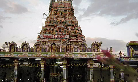 மயில் போல் காட்சி தரும் மயிலம் மலை